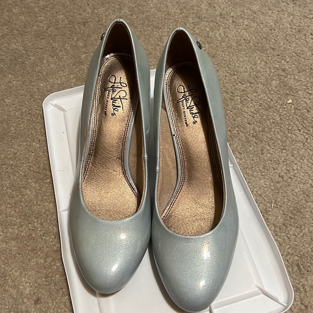 NEVER BEEN WORN Life Stride. Blue-ish gray color.  Size 10
